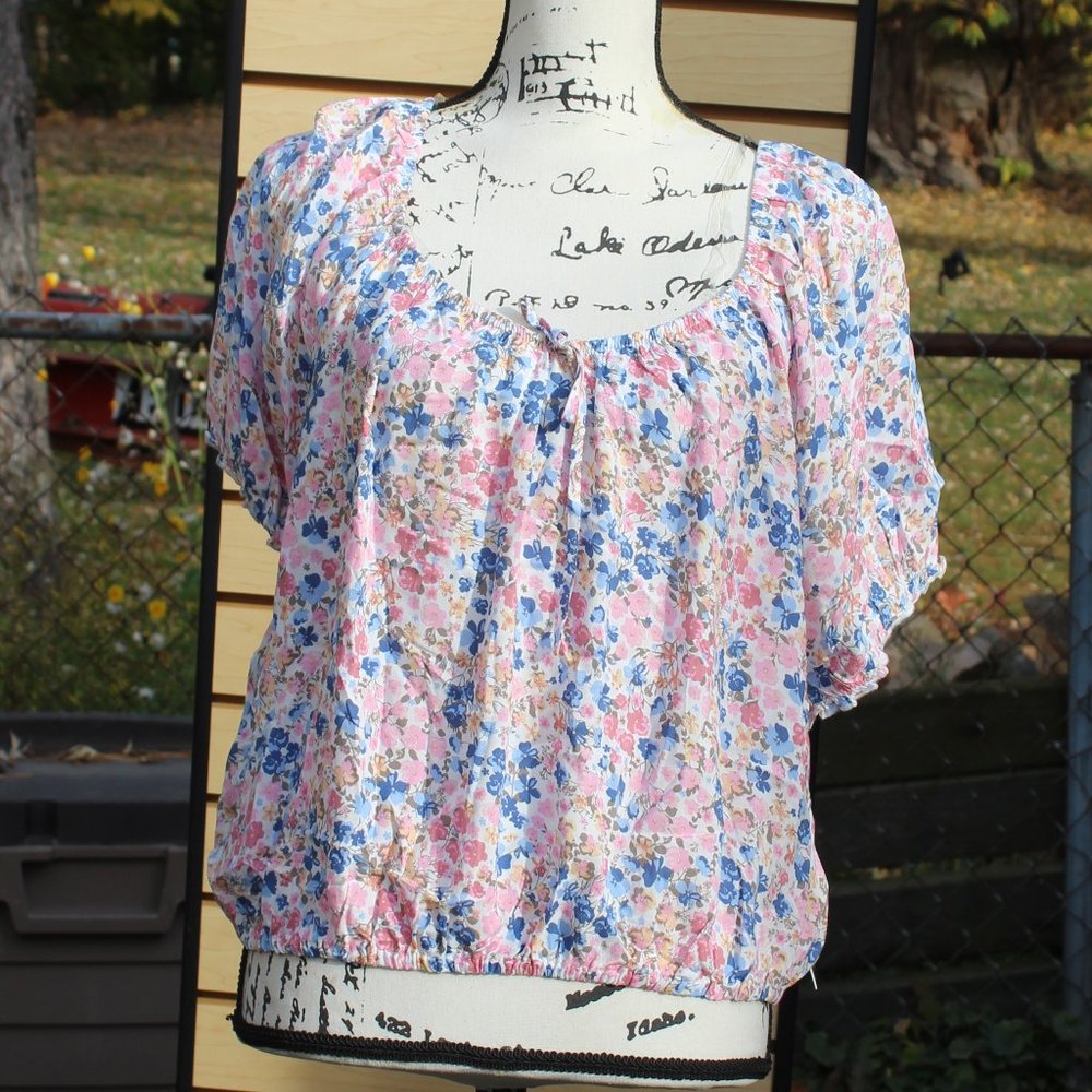 Wallflower Floral Women's Crop Balloon Top - Size 3X